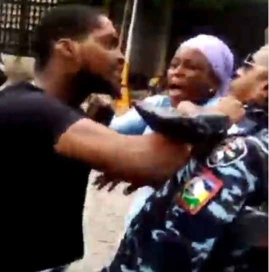 See video of traffic offender assaulting the uninformed police officer who was honoured by Governor Sanwo-Olu for his professionalism (video)