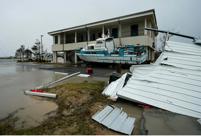 President Trump heads to Louisiana as Hurricane Laura cleanup begins