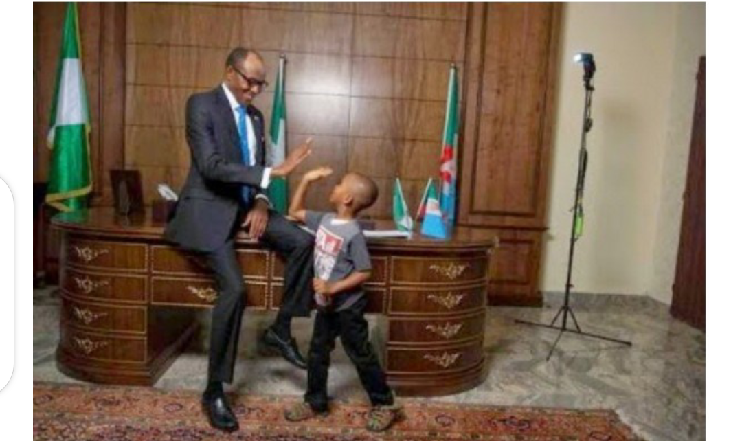 These Pictures Show That Buhari Has Soft Spot For Little Ones