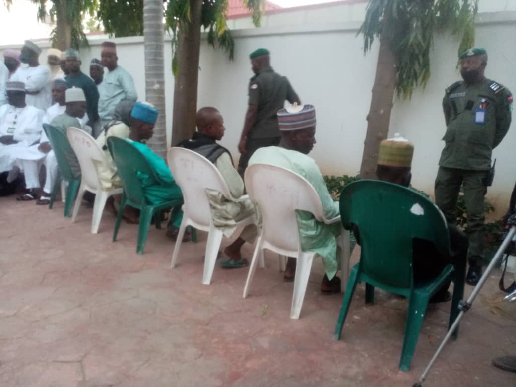 Bandit Commander Auwalu Daudawa, 6 Others Surrender 28 Rifles To Zamfara Govt