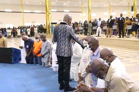 Photo news: Apostle Suleman prays for APC’s Ize-Iyamu