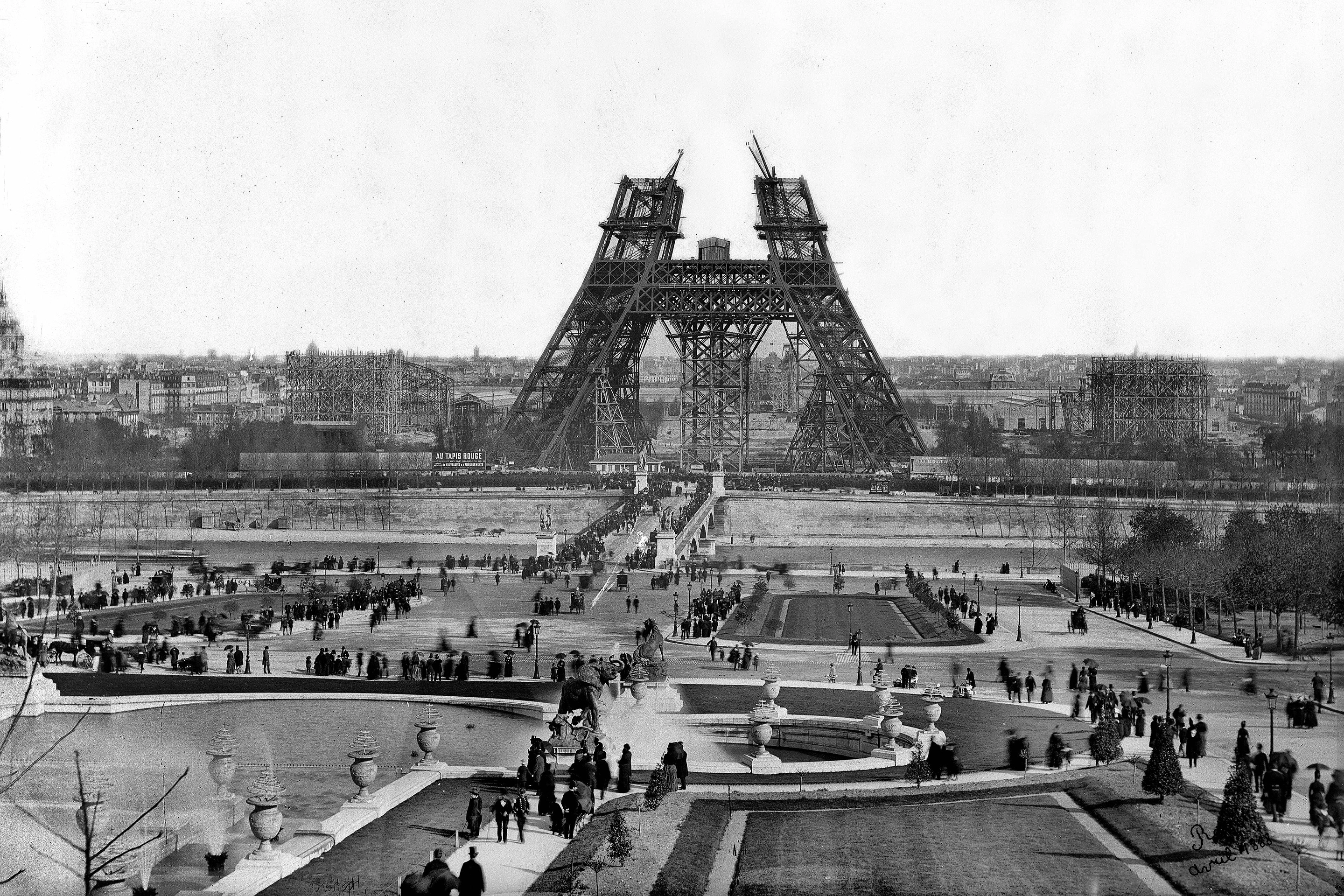 Eiffel-Tower-Construction-1888